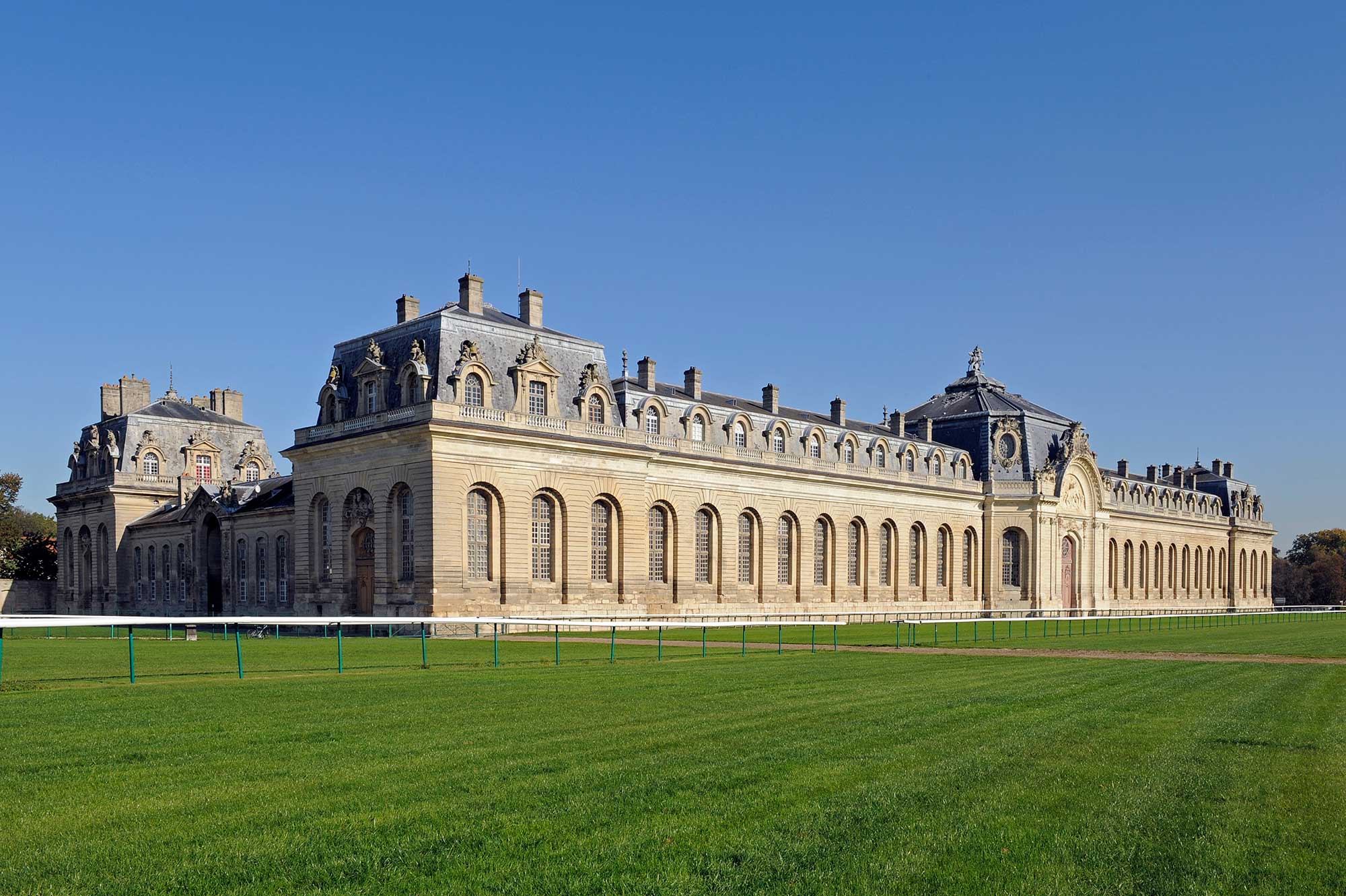 Le château de Chantilly et ses Ecuries